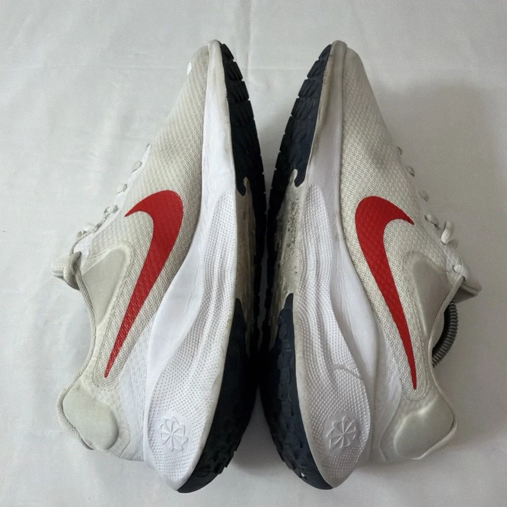 Nike Revolution 7 White University Red Size 10.5 Men FB2207-101 Gym CrossFit Run